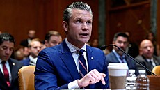 Americký ministr obrany Pete Hegseth bhem slyení v Senátu. (11. ervna 2025)