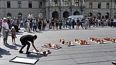 Lidé v týrském Hradci si minutou ticha pipomnli obti stelby na místní...
