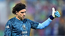 Legendární mexický branká� Guillermo Ochoa.