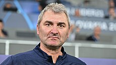 Trenér Jan Suchopárek bhem zápasu proti Anglii.