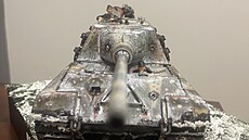 elní pohled na Jagdtiger 331