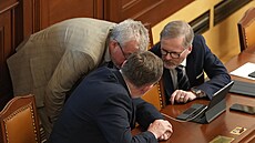 Premiér Petr Fiala, �éf poslanc� ODS Marek Benda a ministr financí Zbyn�k...