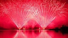 Po dronové show p�i�el na �adu první sout�ní oh�ostroj leto�ního ro�níku v...