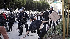 Protesty v americkém Los Angeles proti Trumpově migrační politice (11. června...