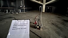 Pra��tí hygienici dohlí�ejí na m��ení azbestových vláken v obchodním dom�...