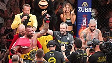 Karlos Vémola porazil v posledním zápasu své profesionální MMA kariéry Attilu...