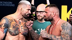 Karlos Vémola a Attila Végh na oficiálním váení ped Oktagonem 72 v Edenu