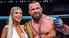 Karlos Vémola s man�elkou Lelou po výh�e na Oktagonu 72 v Edenu.