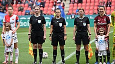 Rozhodí Michaela Pachtová (uprosted) na derby en v Edenu