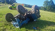 Ke zrannému traktoristovi letl na Novojiínsko vrtulník. (14. ervna 2025)