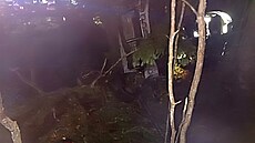 Vichni zasahující bojovali s velmi obtíným pístupem pes bainu a pelomený...