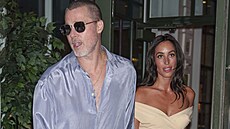 Brad Pitt s Ines de Ramonovou v New Yorku (13. ervna 2025)