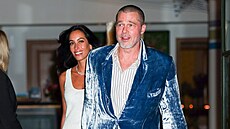 Brad Pitt a Ines de Ramonová (14. ervna 2025)