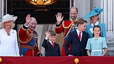 Na oslavu svých narozenin uspoádal král Karel III. tradiní pehlídku Trooping...