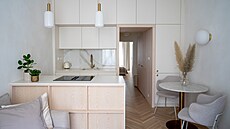 Kuchy� na míru je navr�ená kolem pr�chodu do místnosti, z jedné jeho strany je...