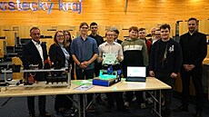 Vít�zný tým s porotou