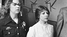Charlene Gallegov jde k soudu svdit proti manelovi (leden 1983).
