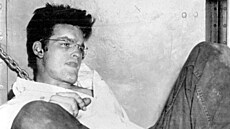 Charles Raymond Starkweather byl pímo posedlý filmem Rebel bez píiny. Do...