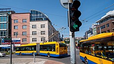 Kiovatka ulic Dlouhá a tída Tomáe Bati ve Zlín. (erven 2025)