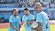 Fotbalisté Ústí nad Labem oslavují postup do druhé ligy.