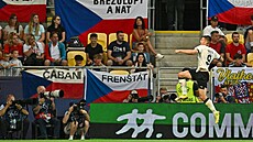 Nmecký útoník Nicolo Tresoldi slaví gól do sít eska.