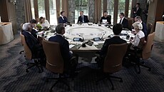 Zasedací poádek na jednání G7 v Kanad stejný jako pi pózování fotografm...