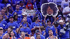 Fandové Oklahoma City Thunder mají radost z toho, jak hraje Jalen Williams.