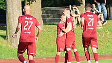 Ústetí fotbalisté Alois Hyka (vlevo) a Marek ervenka slaví gól. 