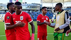 Fotbalisté Panamy slaví výhru.