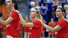 eské reprezentantky Emma echová, Petra Holeínská a Tereza Vyoralová (zleva)...