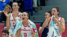 Emma echová, Petra Holeínská a Julie Pospíilová proívají eský zápas s...