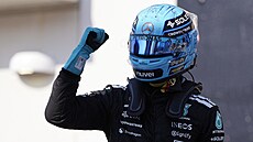 George Russell z Mercedesu se raduje z výhry v kvalifikaci na Velkou cenu...