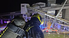 Lezecká skupina s pomocí výkové techniky prozkoumala objekt, kde hoela...