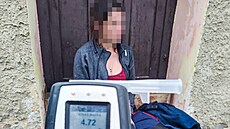 Po Cukrovarské ulici v Plzni se motala 35letá ena, obas si lehla na zem,...