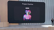 Sundar Pichai ukazuje, jak se na displeji pro Google Beam tvoí 3D obraz