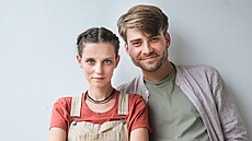 Darija Pavloviová a Marek Lambora v seriálu O lidech a koních (2025)