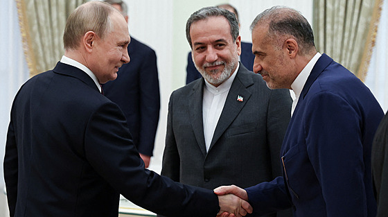 Vladimir Putin p�i setkání s íránským ministrem zahrani�ních v�cí Abbásem...