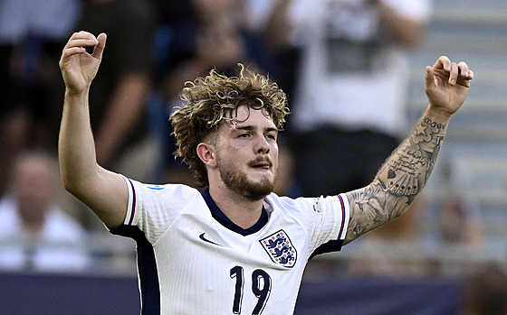 Harvey Elliott oslavuje vstelenou branku proti Nizozemsku.