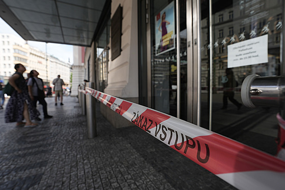 Uzavené obchodní centrum Palladium. Ve trojici nákupních center uloil anonym...