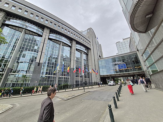 Evropský parlament sídlí v Bruselu v komplexu budov, které se nachází v tzv....