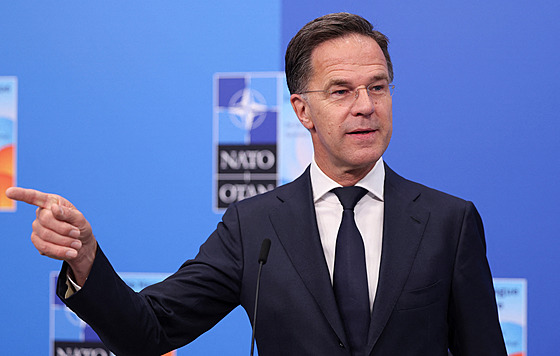 Generální tajemník NATO Mark Rutte hovoí na prahu summitu vedoucích...