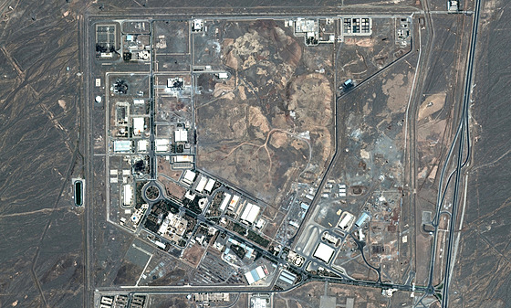 Satelitní snímek ukazují íránské jaderné zaízení Natanz po izraelském leteckém...