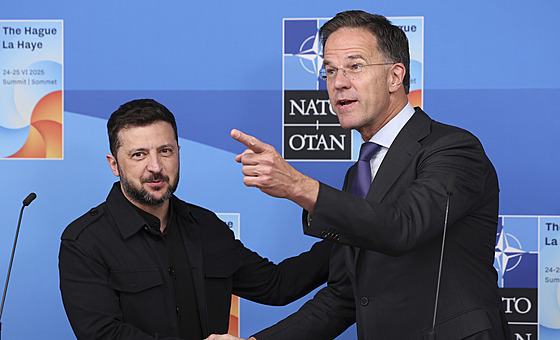 Generální tajemník NATO Mark Rutte a ukrajinský prezident Volodymyr Zelenskyj...