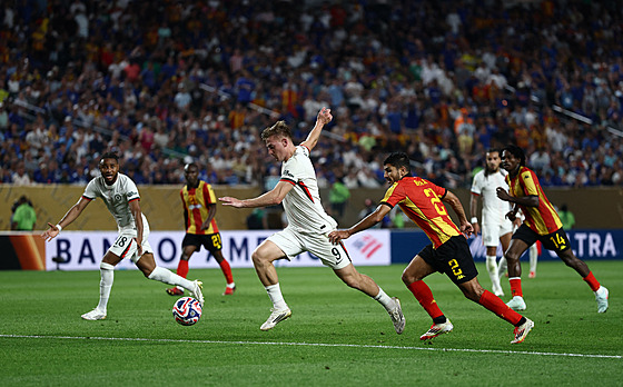 Liam Delap z Chelsea tsn pedtím, ne vstelil gól proti Espérance Tunis na...