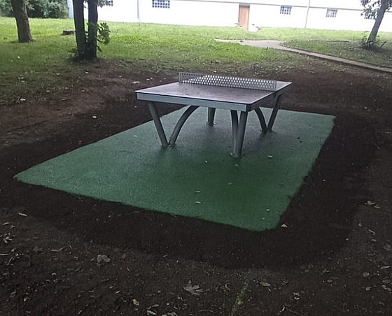 Teplice se pustily do instalace speciálních ploch pod venkovními stoly na...