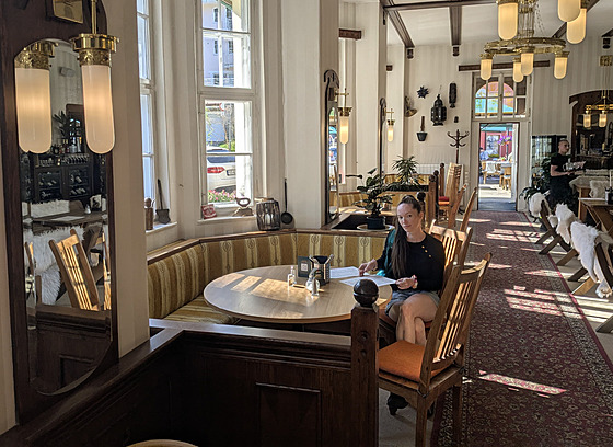 Interiér restaurace hotelu Hoec