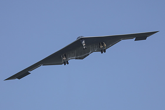 Letecký bombardér B-2 se vrací po útoku USA na klíová íránská jaderná zaízení...