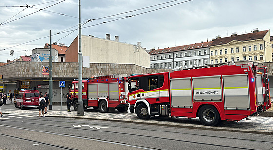 U stanice praského metra Florenc stáli hasii, zatímco byla linka C v tomto...