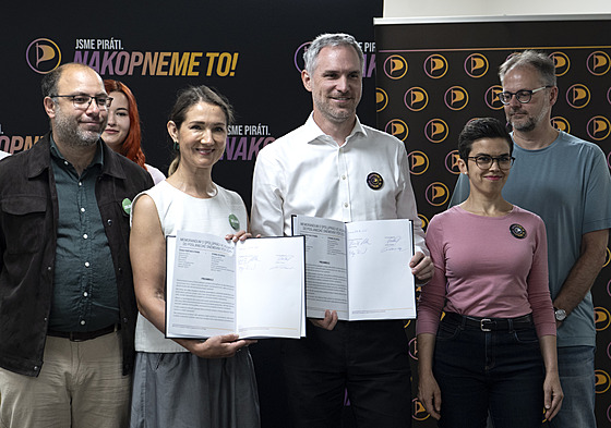 Piráti podepsali memorandum se Stranou zelených o spolupráci do podzimních...