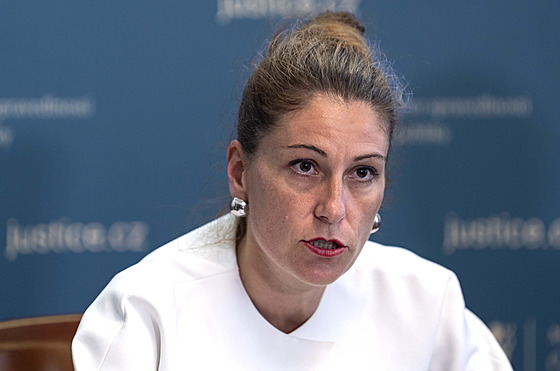 Ministryn� spravedlnosti Eva Decroix (ODS) na tiskové konferenci ohledn�...